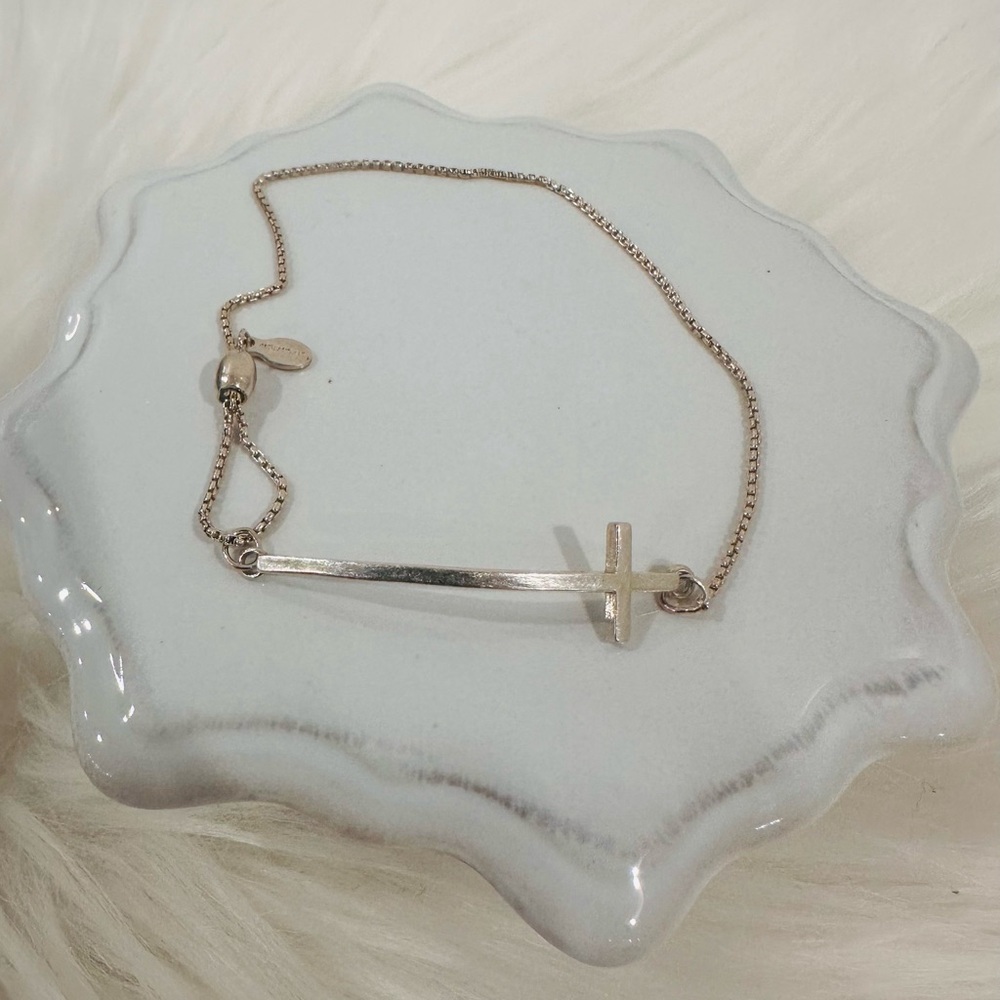 ✝️✨ ALEX AND ANI STERLING SILVER CROSS ADJUSTABLE SLIDE BRACELET - Picture 3 of 4